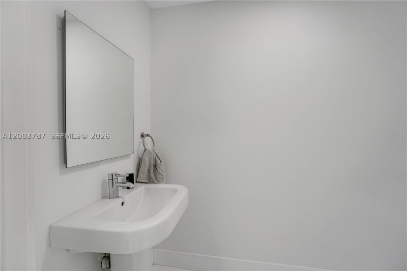 Condo for sale at Ten Museum Park 1905