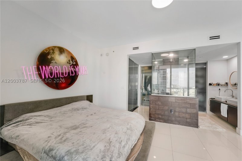 Condo for sale at Ten Museum Park 1905