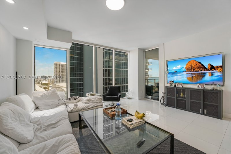 Condo for sale at Ten Museum Park 1905