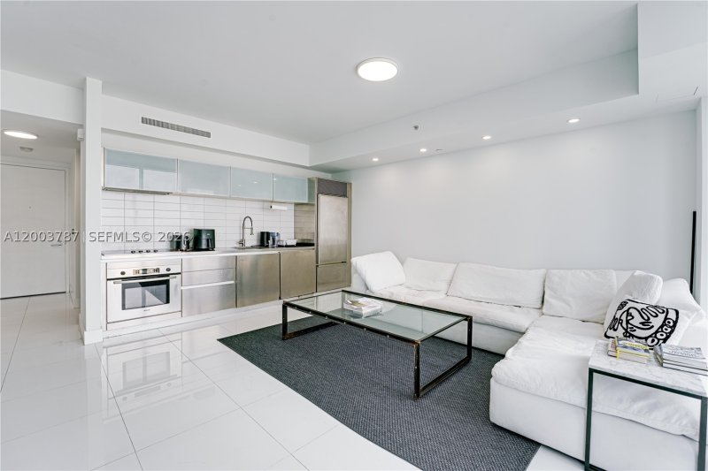 Condo for sale at Ten Museum Park 1905