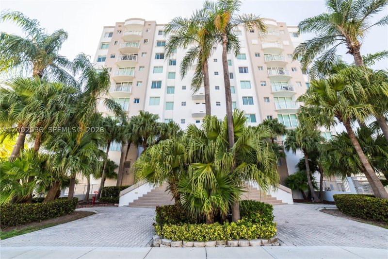 Condo for sale at Le Montcalm 201