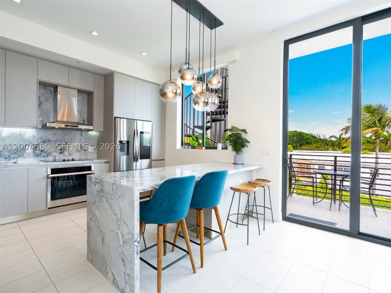 Condo for sale at Ten30 321
