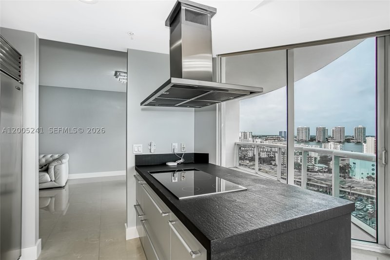 Condo for sale at Trump Royale 1701