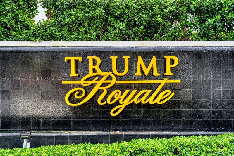 Condo for sale at Trump Royale 1701