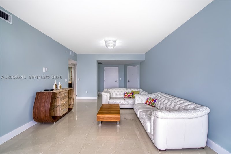 Condo for sale at Trump Royale 1701