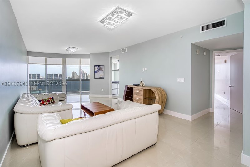 Condo for sale at Trump Royale 1701