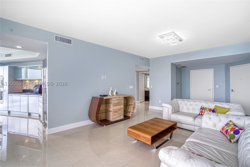 Condo for sale at Trump Royale 1701