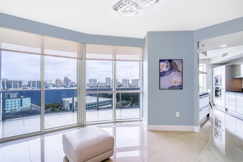Condo for sale at Trump Royale 1701