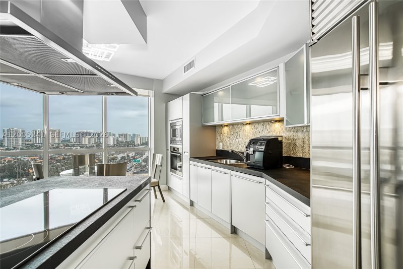 Condo for sale at Trump Royale 1701