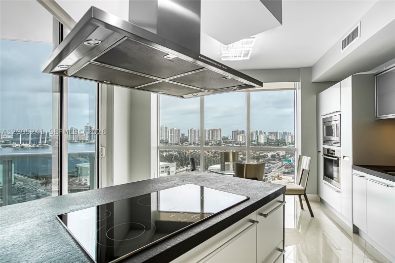 Condo for sale at Trump Royale 1701
