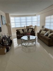 Aluguel de apartamento no The Hemispheres 21P