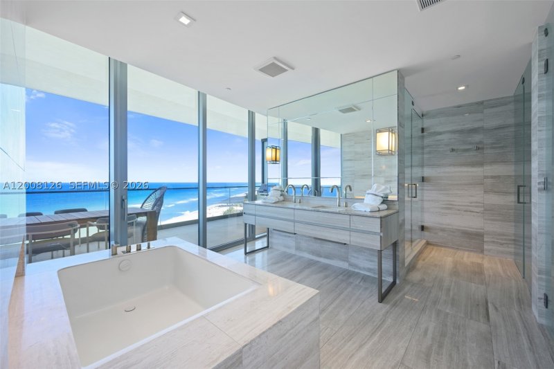 Alquiler de apartamento en Residences by Armani / Casa 700