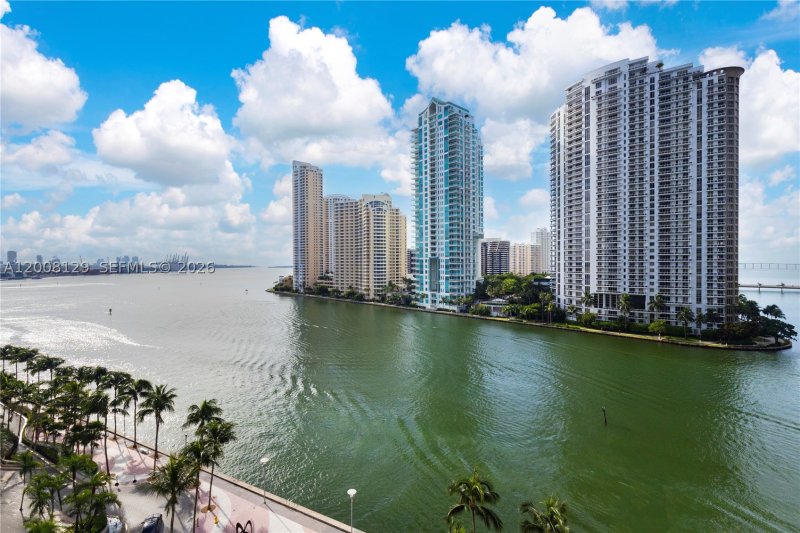 Apartment for rent at Met 1 L-1014