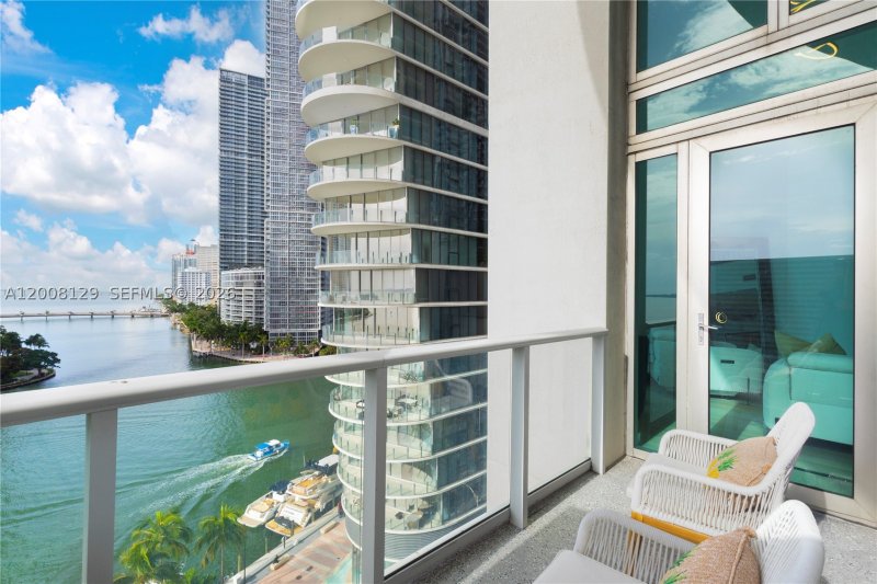 Apartment for rent at Met 1 L-1014