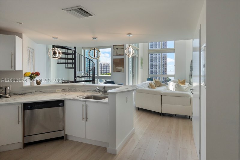 Apartment for rent at Met 1 L-1014