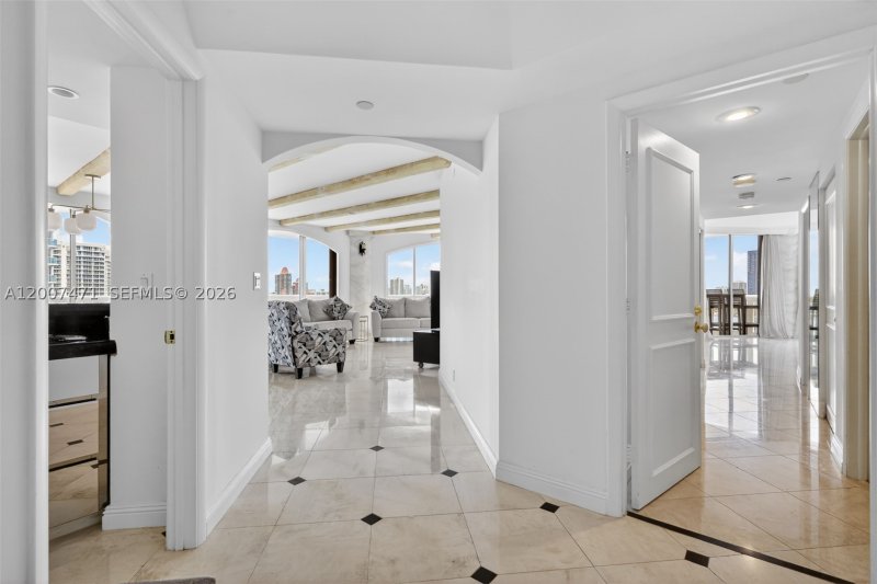 Condo for sale at 3000 Williams Island 2305