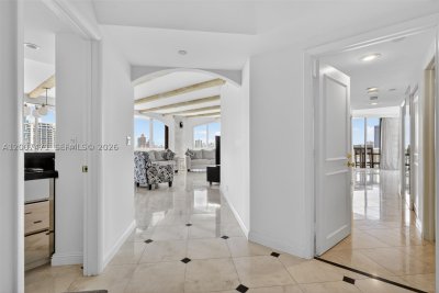 Comprar apartamento no 3000 Williams Island 2305