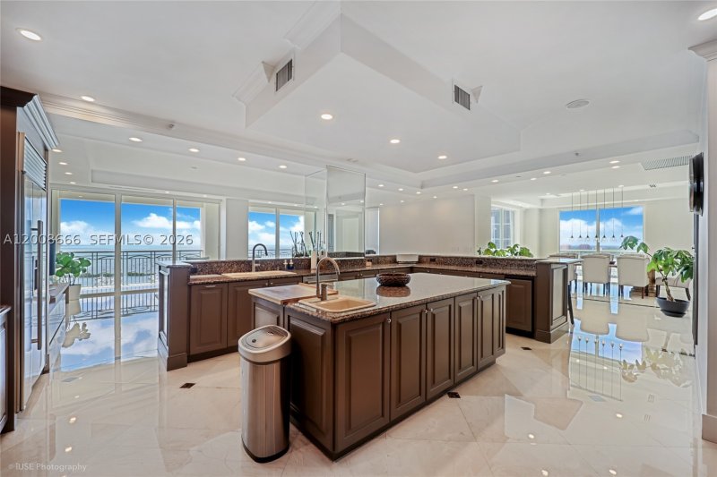 Comprar apartamento en Ritz Carlton Coconut Grove 2202