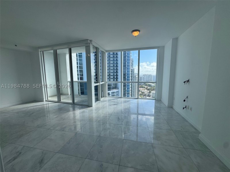 Alquiler de apartamento en Trump Royale 3505