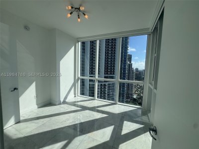 Aluguel de apartamento no Trump Royale 3505