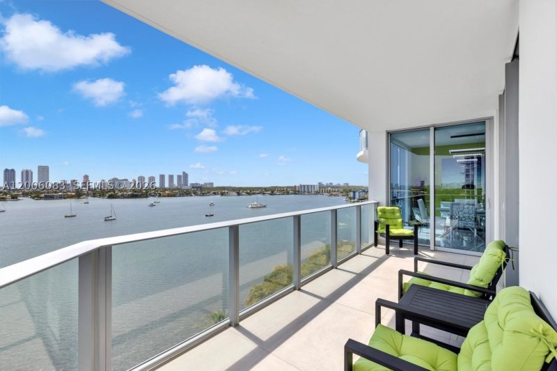 Comprar apartamento en Marina Palms Yacht Club 909