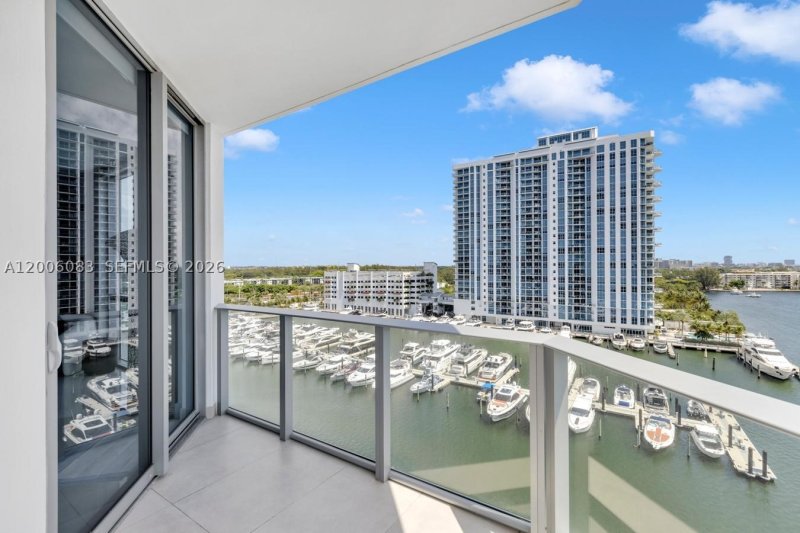 Comprar apartamento en Marina Palms Yacht Club 909