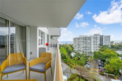Commodore Club West Apt #1105