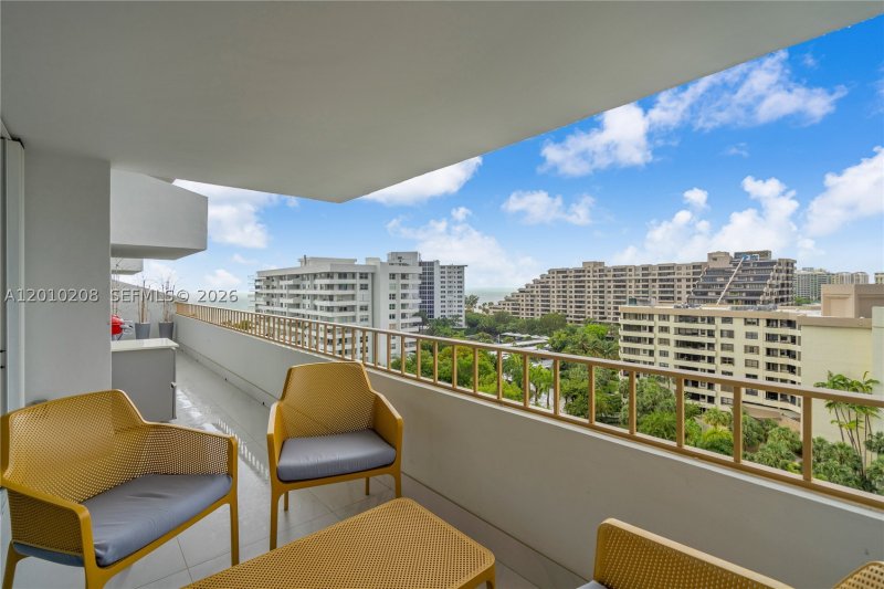 Apartment for rent at Commodore Club West 1105