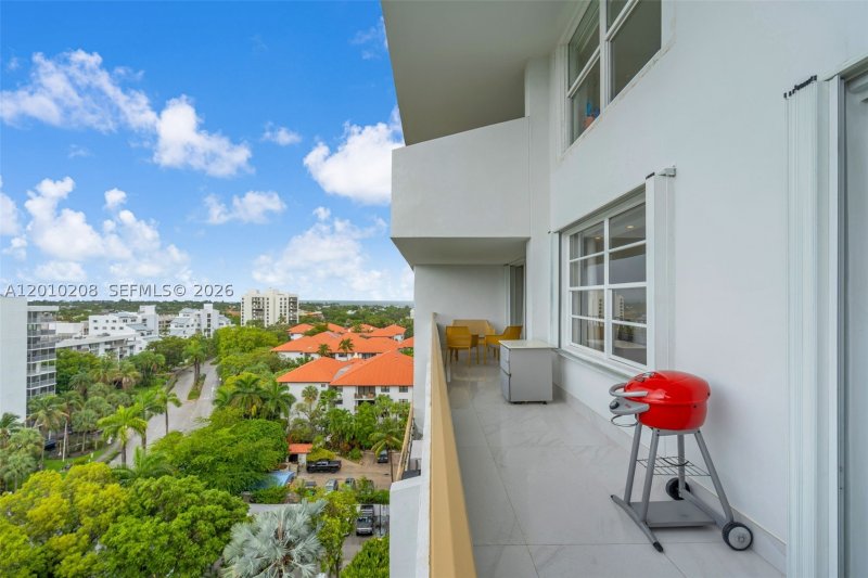 Apartment for rent at Commodore Club West 1105