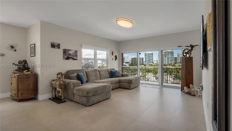Condo for sale at Arlen House 605