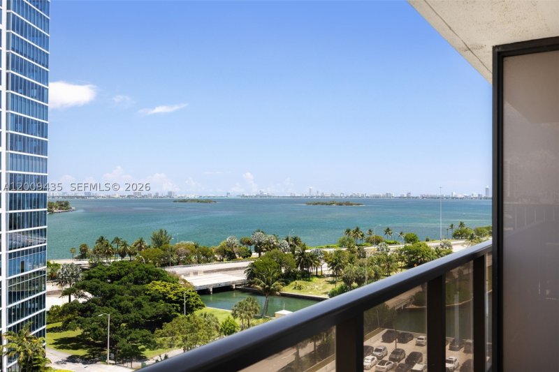 Comprar apartamento en Charter Club Condos 1109