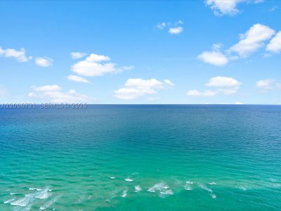 Comprar apartamento en Chateau Beach Residences 2302