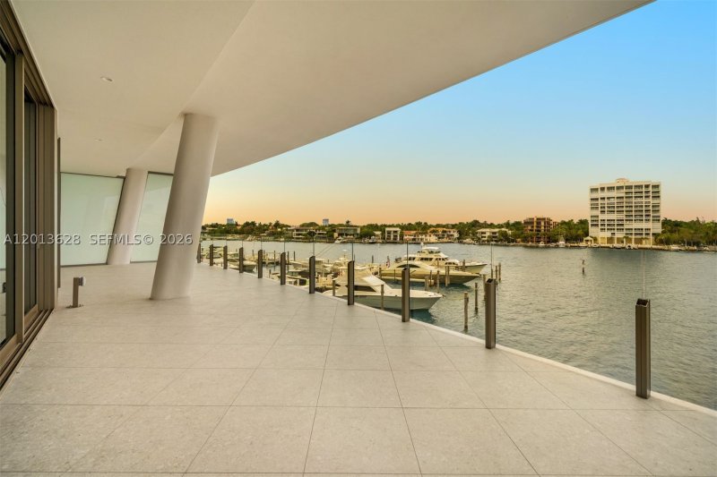 Alquiler de apartamento en Vita at Grove Isle S302