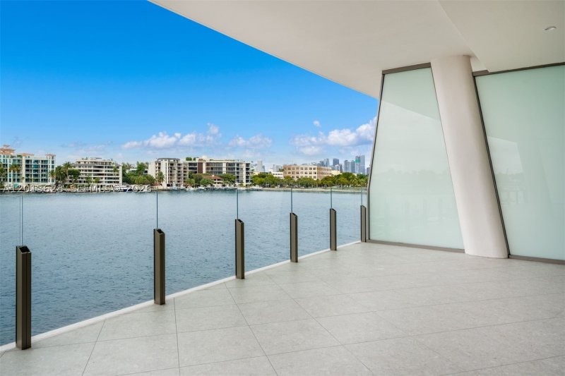 Alquiler de apartamento en Vita at Grove Isle S302
