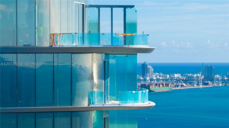 Comprar apartamento no Una Residences at Brickell 4202