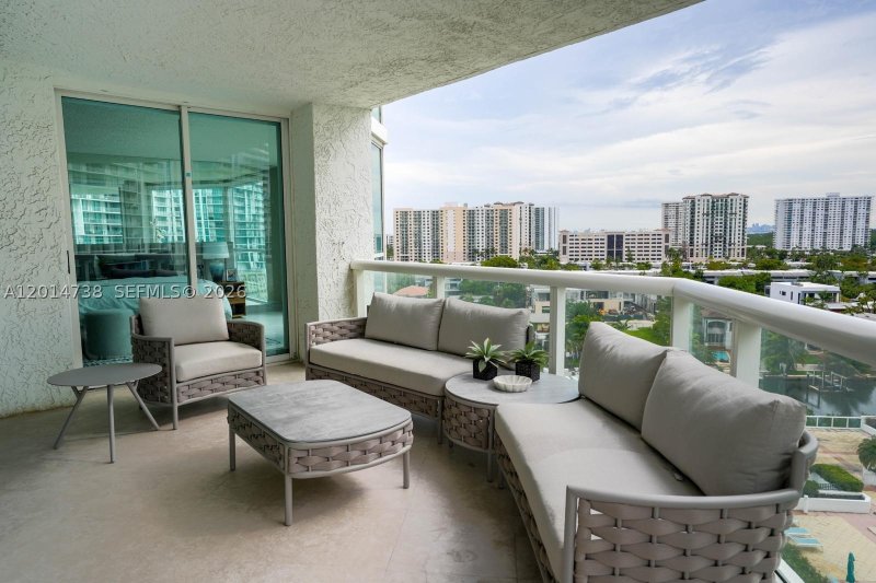 Apartment for rent at Oceania 4 946