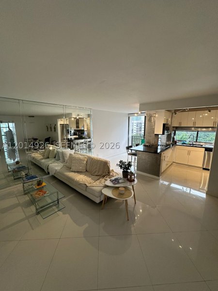 Apartment for rent at Plaza of the Americas 815