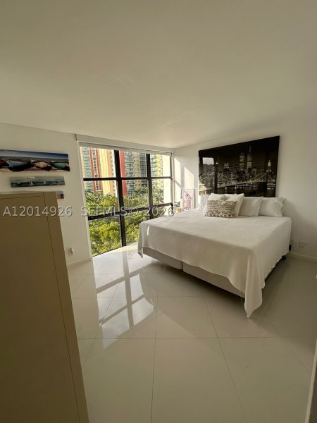 Apartment for rent at Plaza of the Americas 815