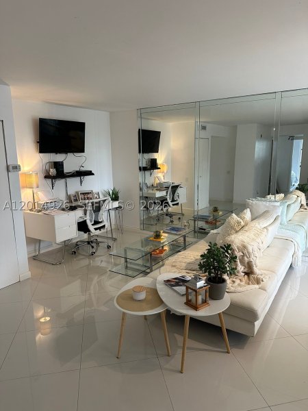 Apartment for rent at Plaza of the Americas 815