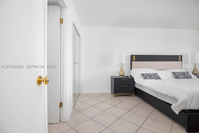 Apartment for rent at Oceanside Plaza 14U