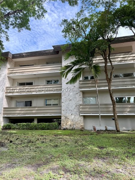 Apartment for rent at Villa Capri 301