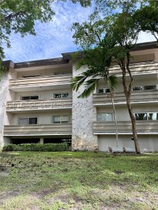 Aluguel de apartamento no Villa Capri 301
