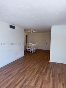 Aluguel de apartamento no Villa Capri 301