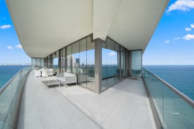 Residences by Armani / Casa Apt #3205