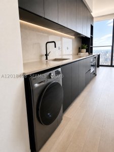 Aluguel de apartamento no E11EVEN Hotel & Residences 4203A
