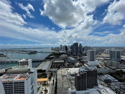 Comprar apartamento en Opera Tower 5614
