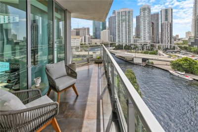 Comprar apartamento en Mint at Riverfront 1201