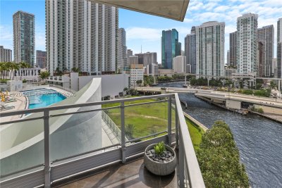 Comprar apartamento en Mint at Riverfront 1201