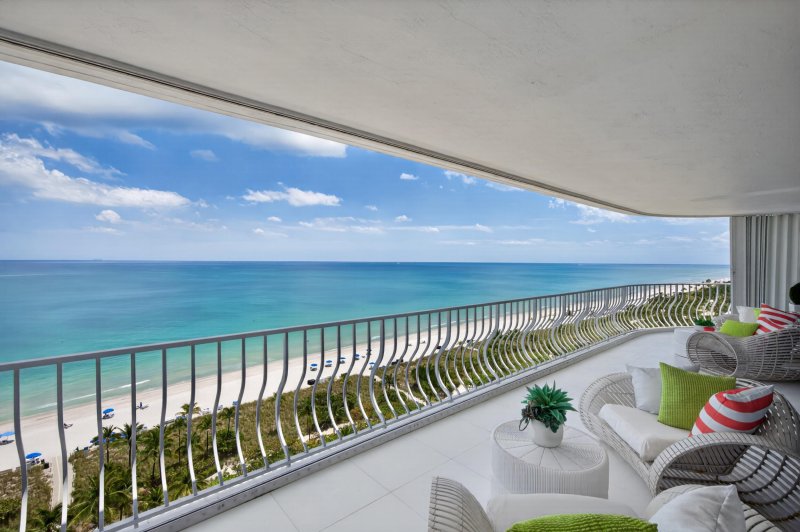 Condo for sale at Bal Harbour 101 Condo 1401