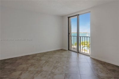 Alquiler de apartamento en South Bay Club 509